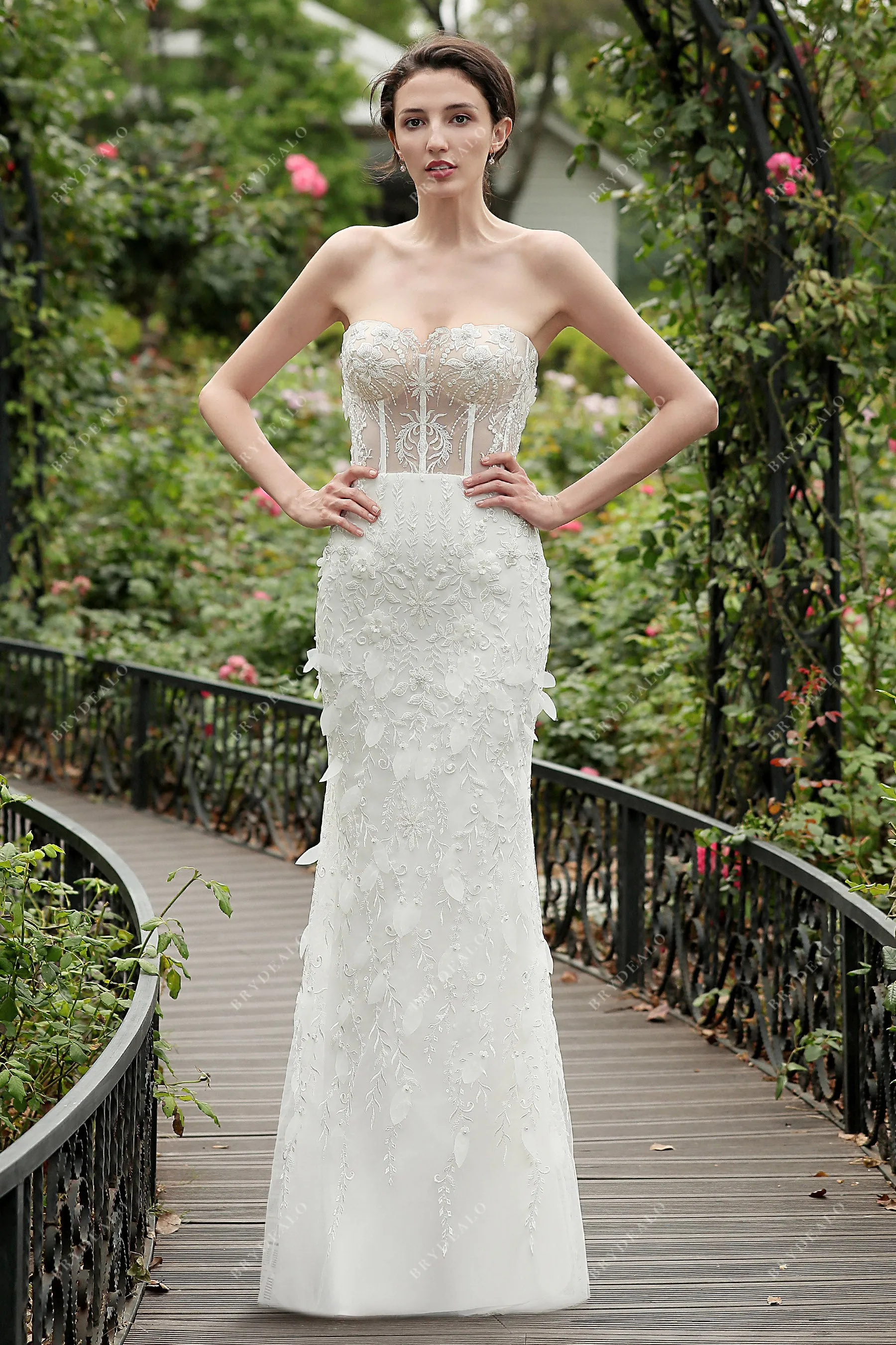 2-in 1 Ethereal Flower Lace Fitted Wedding Dress