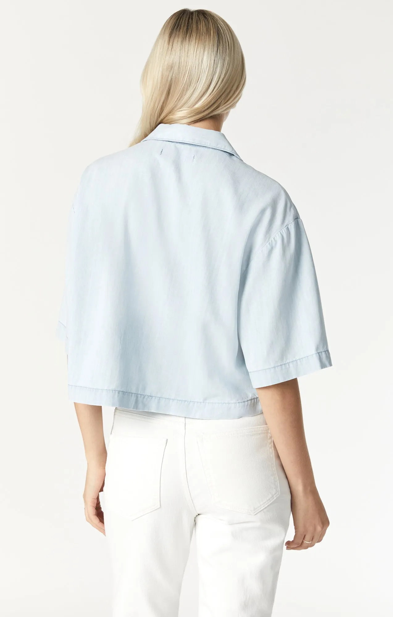 BERRY CROP DENIM SHIRT IN BLUE LIGHT DENIM