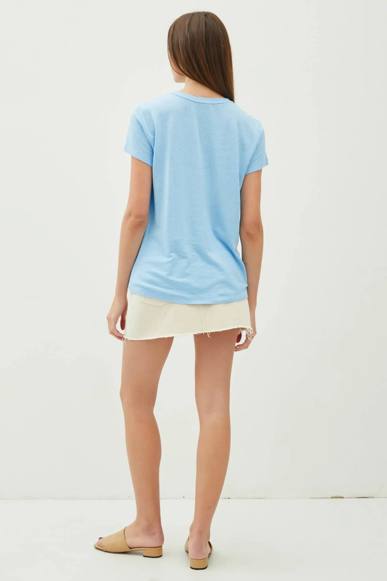 CLASSIC ROUND NECK SPLIT HEM T-SHIRT