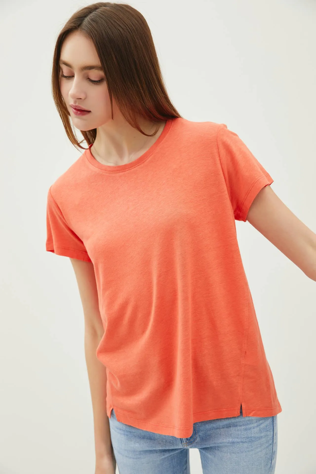 CLASSIC ROUND NECK SPLIT HEM T-SHIRT