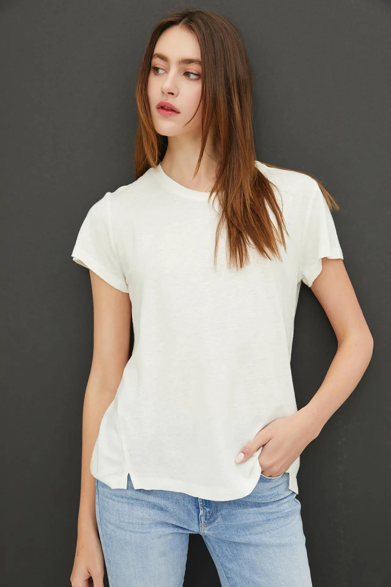 CLASSIC ROUND NECK SPLIT HEM T-SHIRT