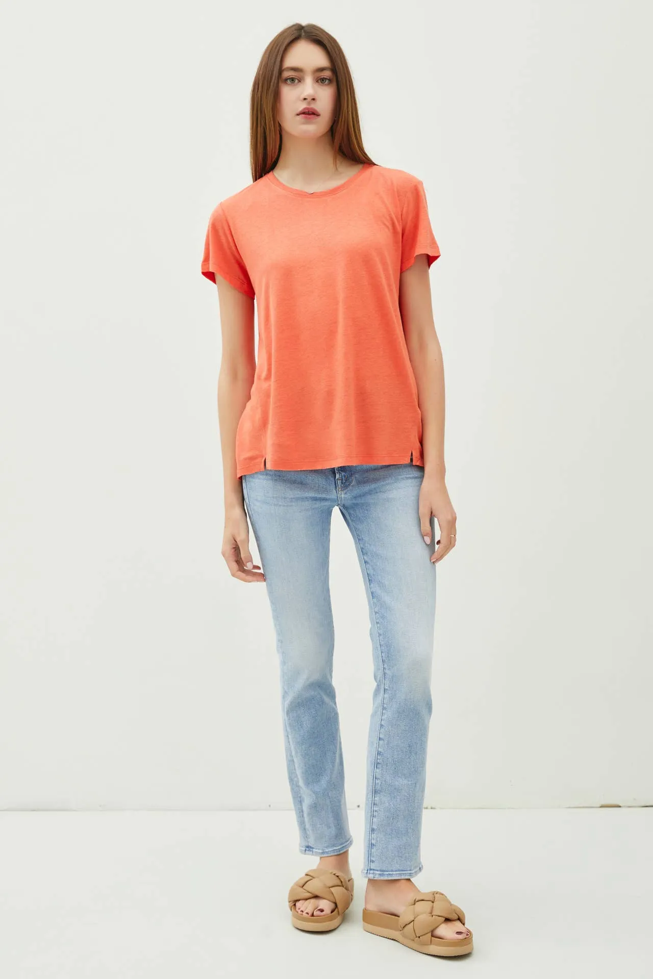 CLASSIC ROUND NECK SPLIT HEM T-SHIRT