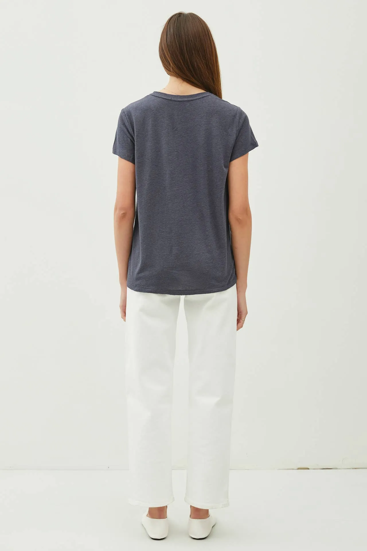 CLASSIC ROUND NECK SPLIT HEM T-SHIRT