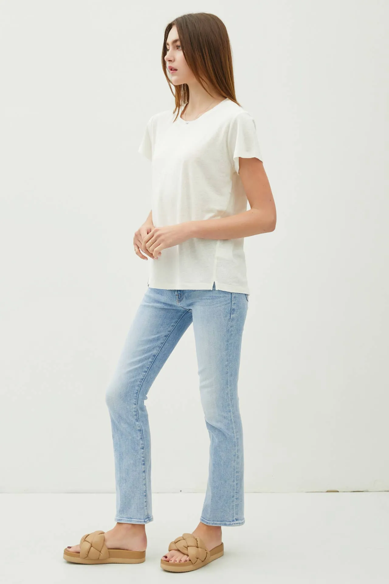 CLASSIC ROUND NECK SPLIT HEM T-SHIRT