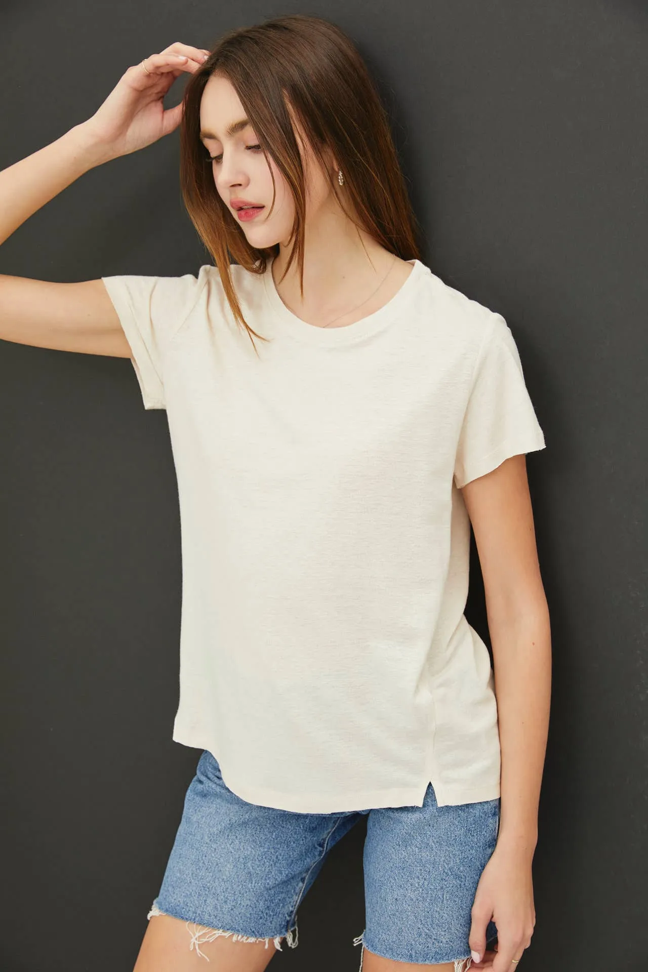 CLASSIC ROUND NECK SPLIT HEM T-SHIRT