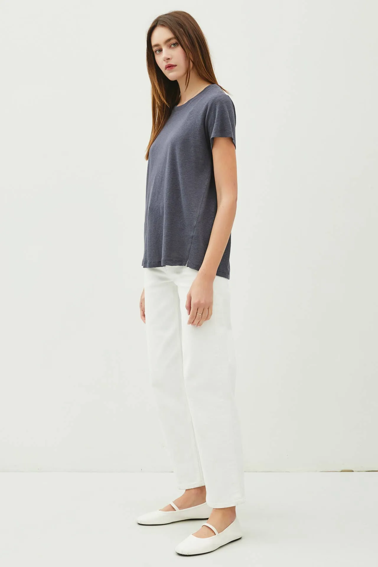 CLASSIC ROUND NECK SPLIT HEM T-SHIRT